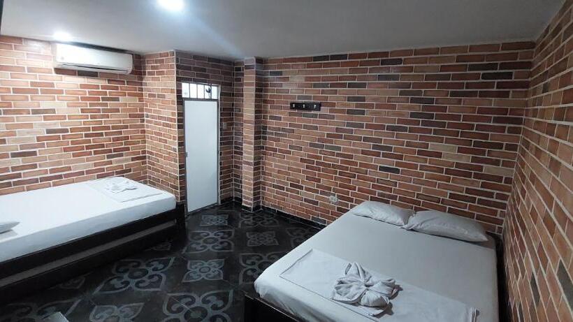 ベーシックトリプルルーム, Avenida Neiva