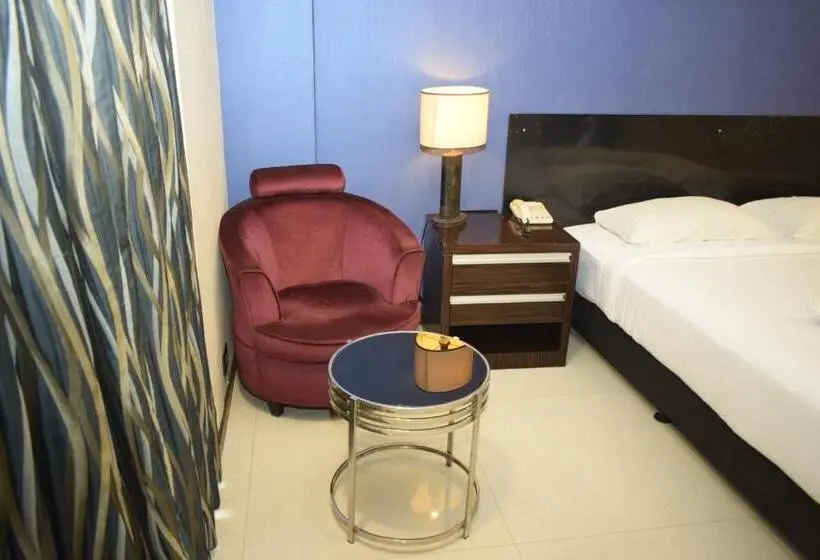 Chambre Deluxe, Million Day