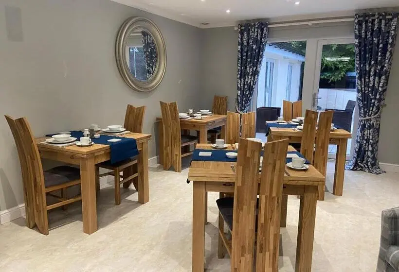 ガーデンビュースタンダードルーム, Kirkwirral Guest House   Not Self Catering
