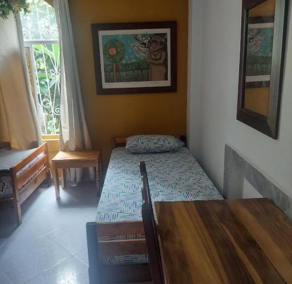 Bahçe Manzaralı 4 kişilik Standart Oda, Tatami Hostel