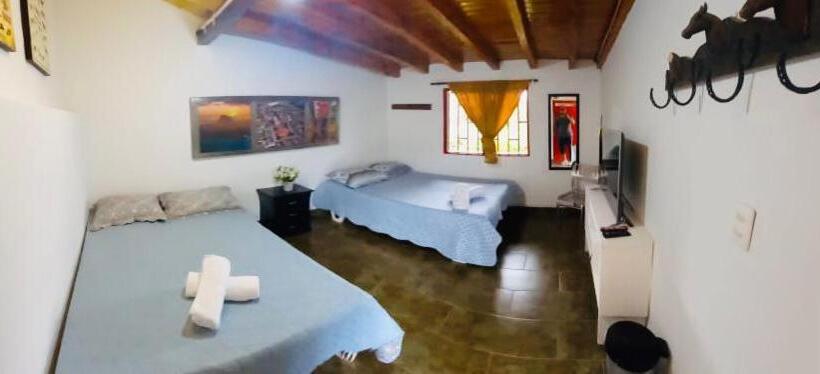 חדר סטנדרט לארבעה, Casa Roja Parche Campestre   Hospedaje Guatapé