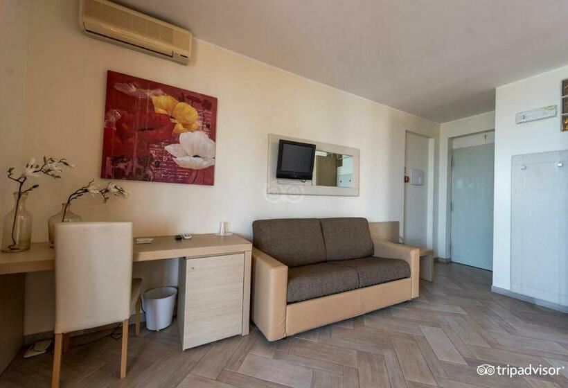 اتاق لوکس چهار تخته, Taormina Hotel Calipso