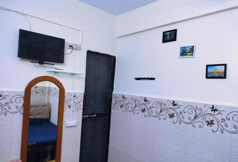 اتاق لوکس, Colva Beach Xaviers Guest House