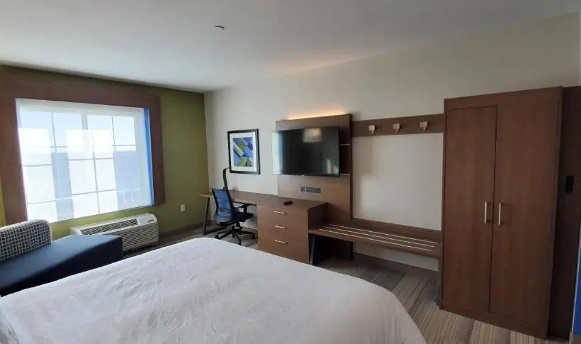 キングサイズベッドのスタンダードルーム, Holiday Inn Express   Wells Ogunquit Kennebunk, An Ihg