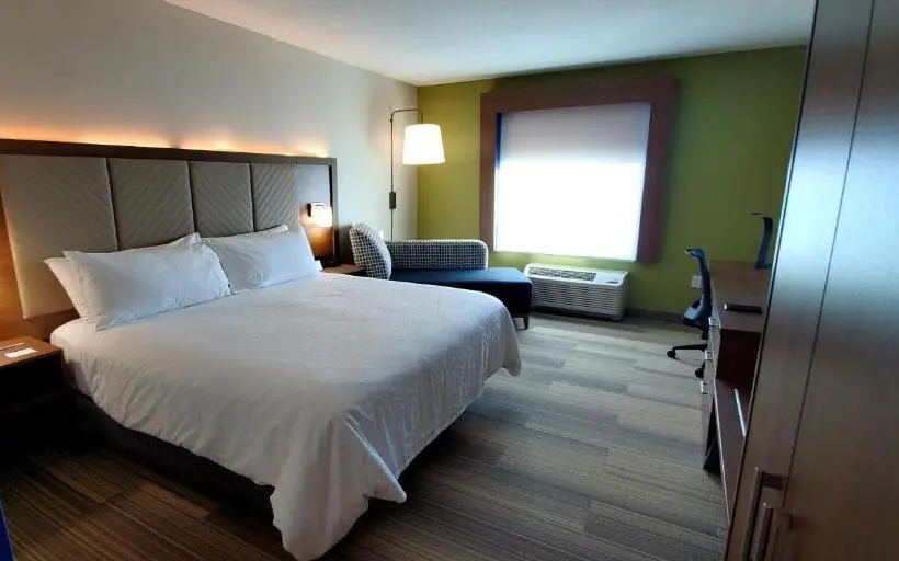 キングサイズベッドのスタンダードルーム, Holiday Inn Express   Wells Ogunquit Kennebunk, An Ihg