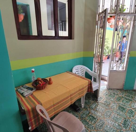 اتاق پریمیوم چهارنفره, Kasa Kamelot Central