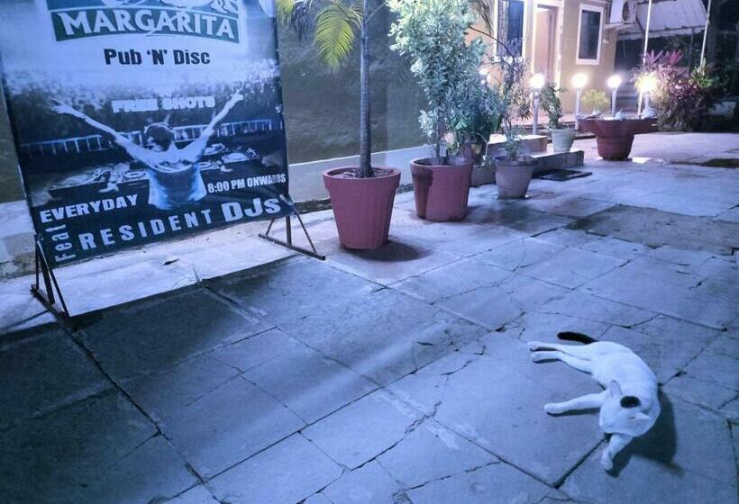 디럭스 룸, Colva Beach Xaviers Guest House