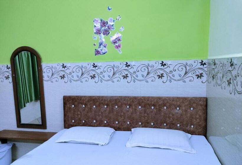 اتاق لوکس, Colva Beach Xaviers Guest House