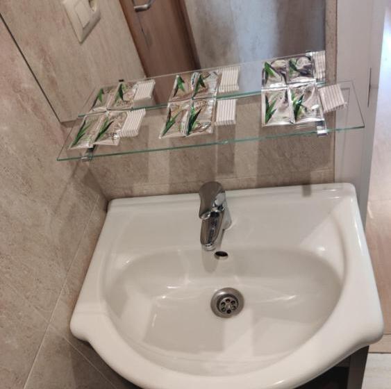 غرفة قياسية ثلاثية, Ecorooms Scq Estación