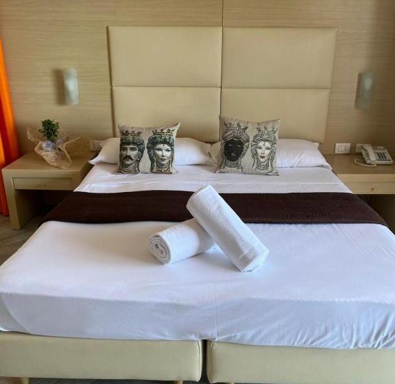 اتاق لوکس با چشم‌انداز دریا, Taormina Hotel Calipso