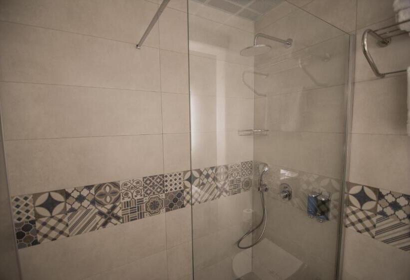 سوئیت جونیور خانوادگی, Dovv Hotel Busıness