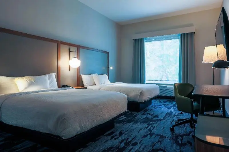 اتاق استاندارد با تخت دو نفره بزرگ, Fairfield Inn & Suites Marquette