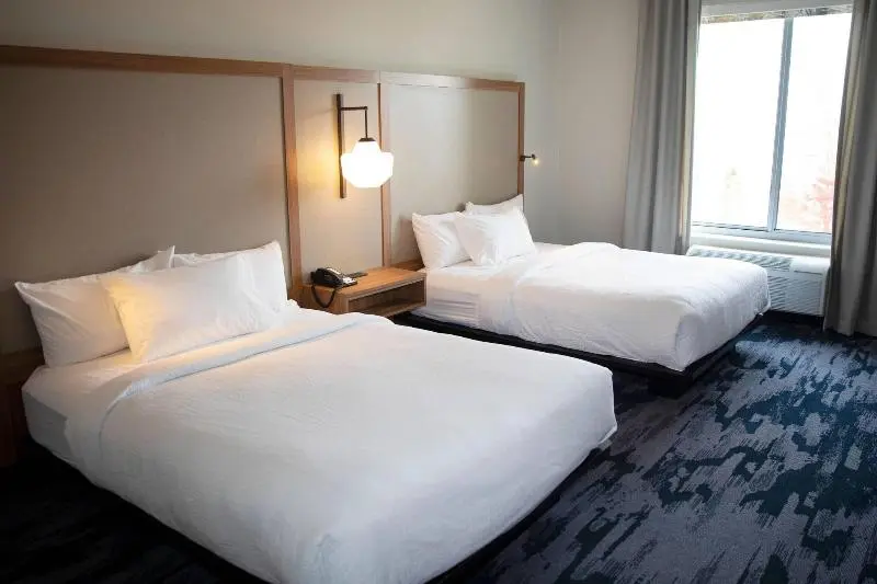 اتاق استاندارد با تخت دو نفره بزرگ, Fairfield Inn & Suites Marquette