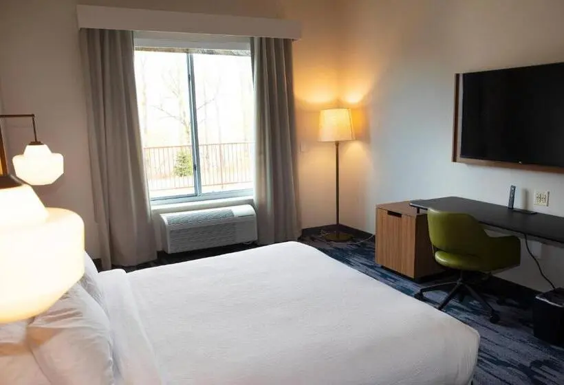 اتاق استاندارد با تخت بزرگ, Fairfield Inn & Suites Marquette