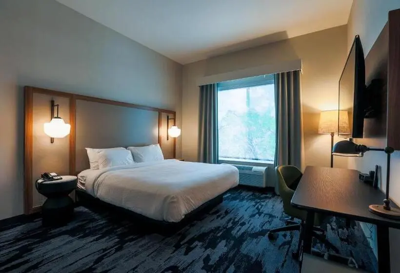 اتاق استاندارد با تخت بزرگ, Fairfield Inn & Suites Marquette