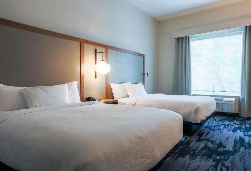 اتاق استاندارد با تخت دو نفره بزرگ, Fairfield Inn & Suites Marquette