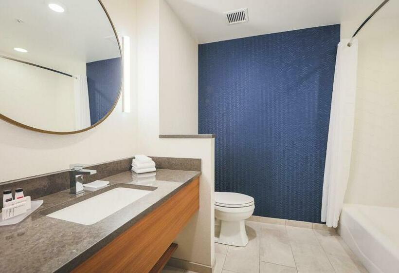 جناح سرير ملكى, Fairfield Inn & Suites Marquette