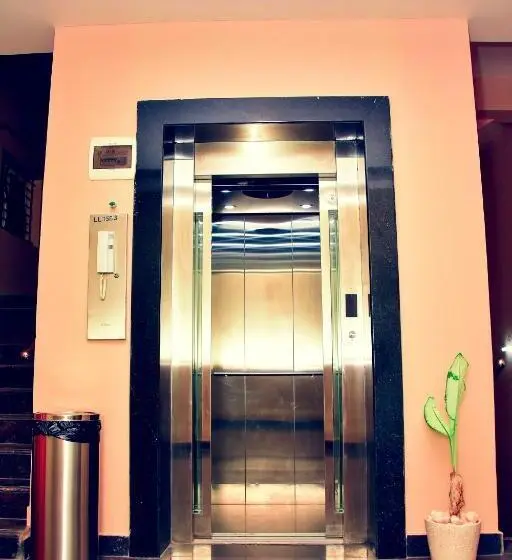 デラックスルーム, Faiz Residency