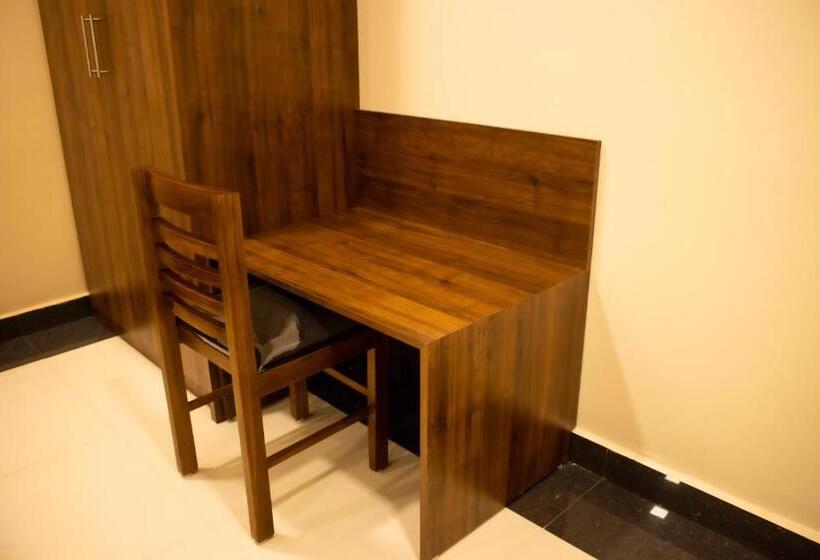 디럭스 룸, Faiz Residency