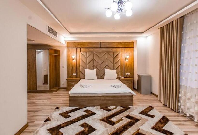 اتاق لوکس, Oydinplaza