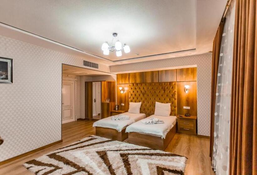 اتاق لوکس, Oydinplaza