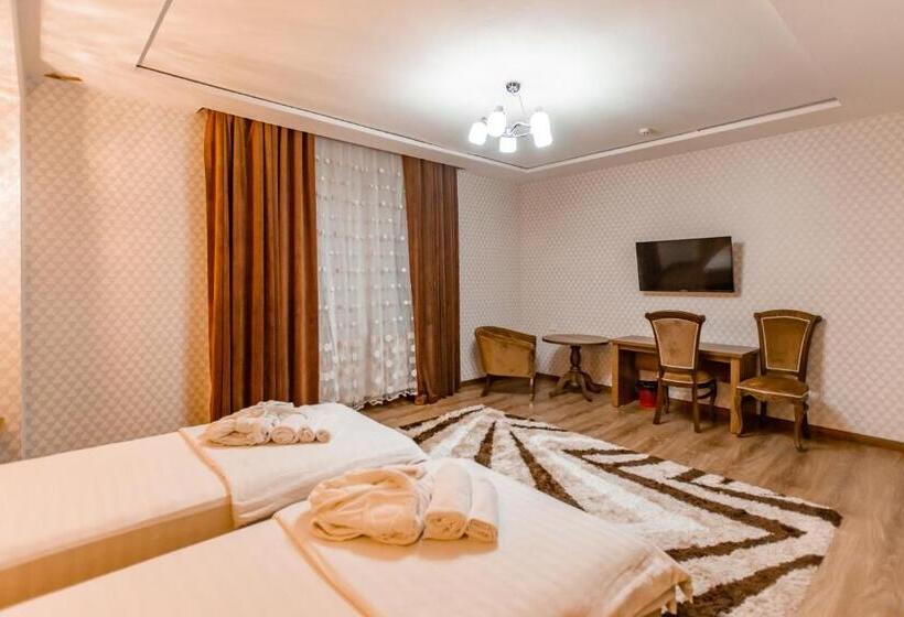 اتاق لوکس, Oydinplaza