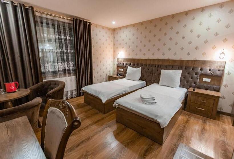 اتاق استاندارد, Oydinplaza