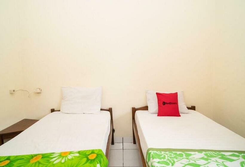 Номер Стандарт Трехместный, Reddoorz Near Kampus 3 Uty Yogyakarta