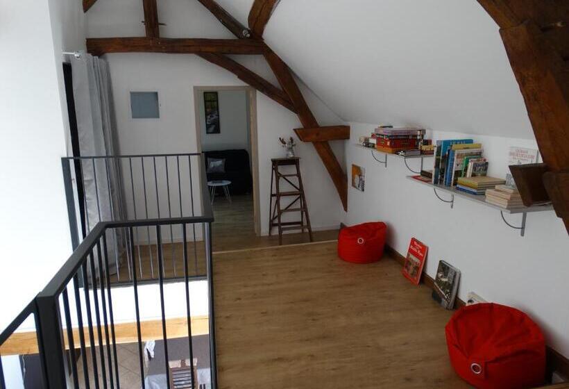 ファミリールーム, Aux Champs Des Châteaux