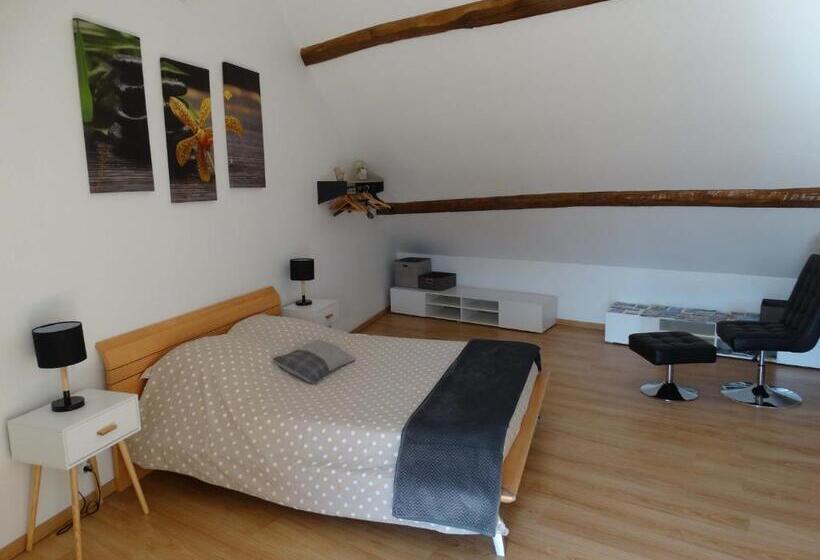 ファミリールーム, Aux Champs Des Châteaux