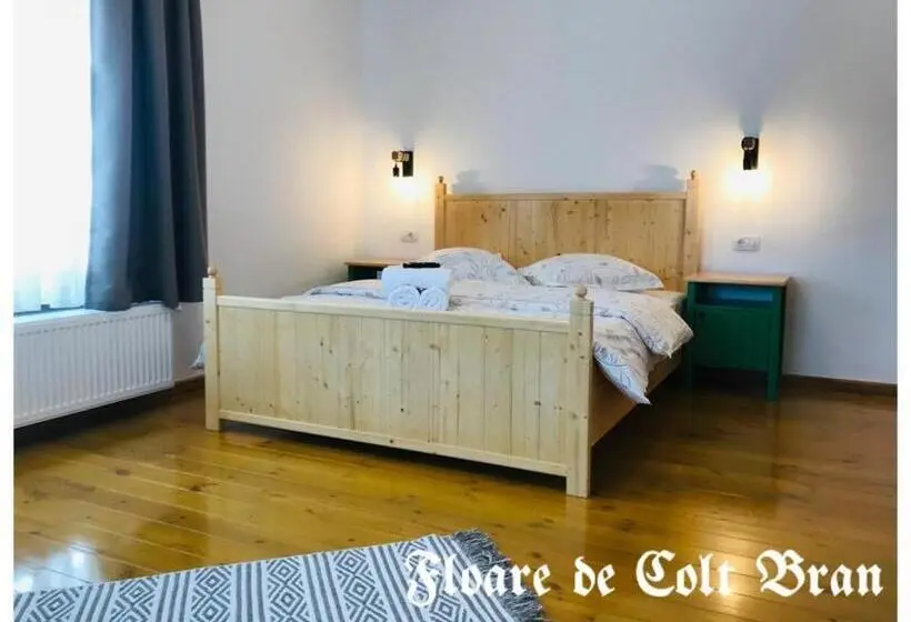 اتاق استاندارد سه تخته با بالکن, Floare De Colț Bran