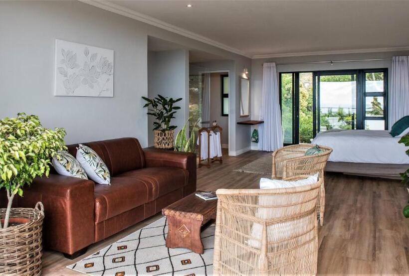 اتاق استاندارد, Ridge House