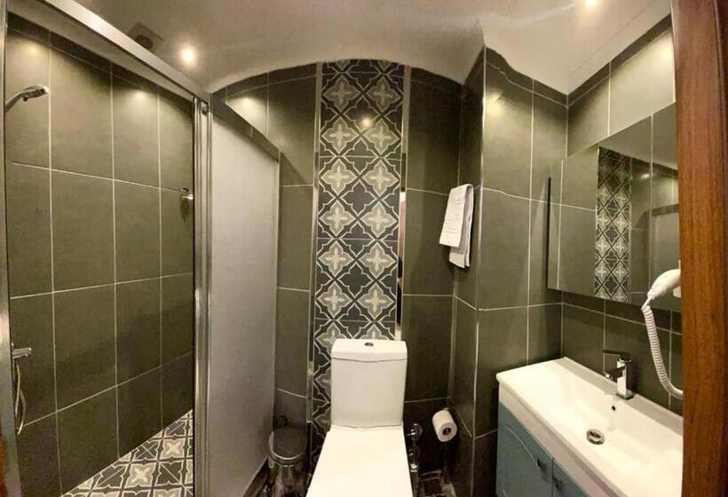 اتاق لوکس سه تخته, üsküdar Otel
