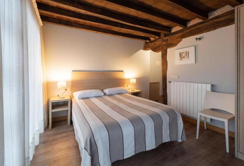 اتاق استاندارد سه نفره, Posada La Robla