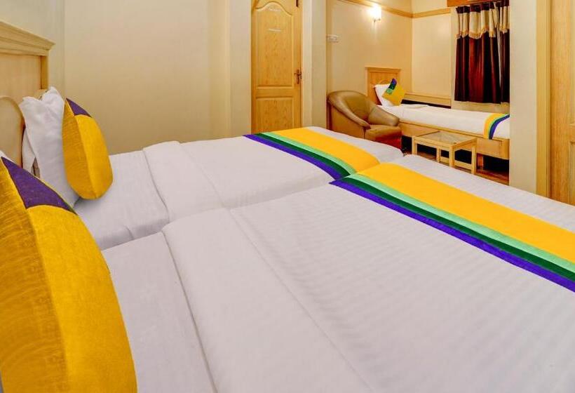 Номер Deluxe, Itsy By Treebo   Coastal Grand Sathyam