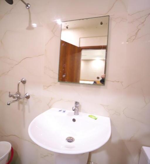 اتاق لوکس خانوادگی, Royal Phoenix