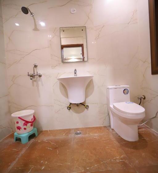 اتاق لوکس خانوادگی, Royal Phoenix