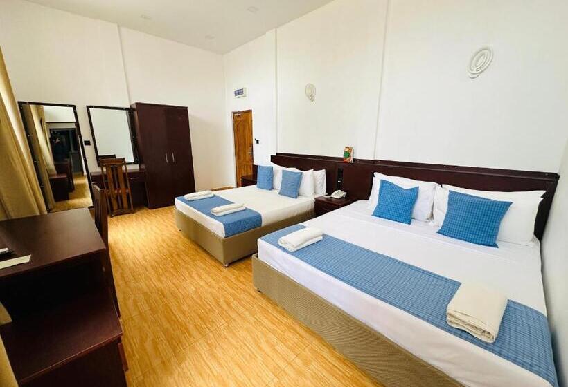 ファミリーステューディオ, Moi Ella By Dbi