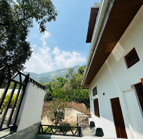 ファミリーステューディオ, Moi Ella By Dbi