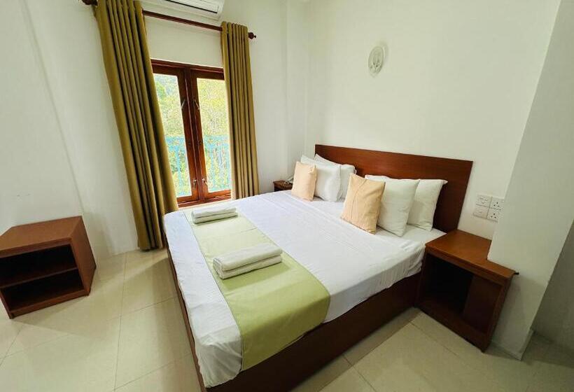 デラックストリプルルーム, Moi Ella By Dbi