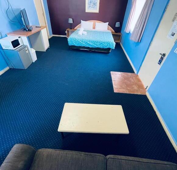 Семейный Номер, City East Motel