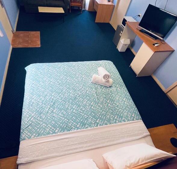 Семейный Номер, City East Motel