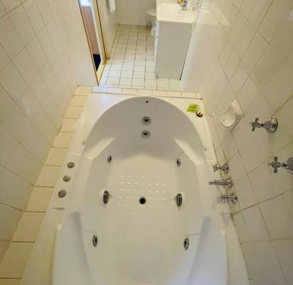 Семейный Номер, City East Motel