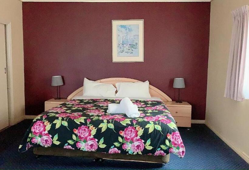 Семейный Номер, City East Motel