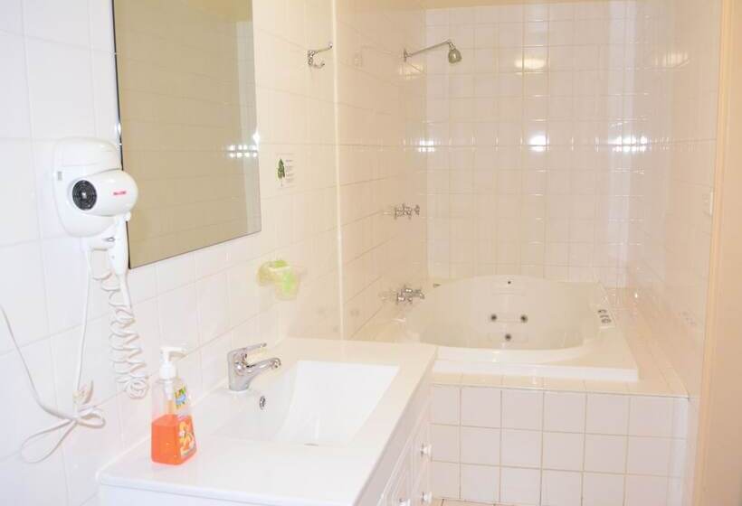 Семейный Номер, City East Motel