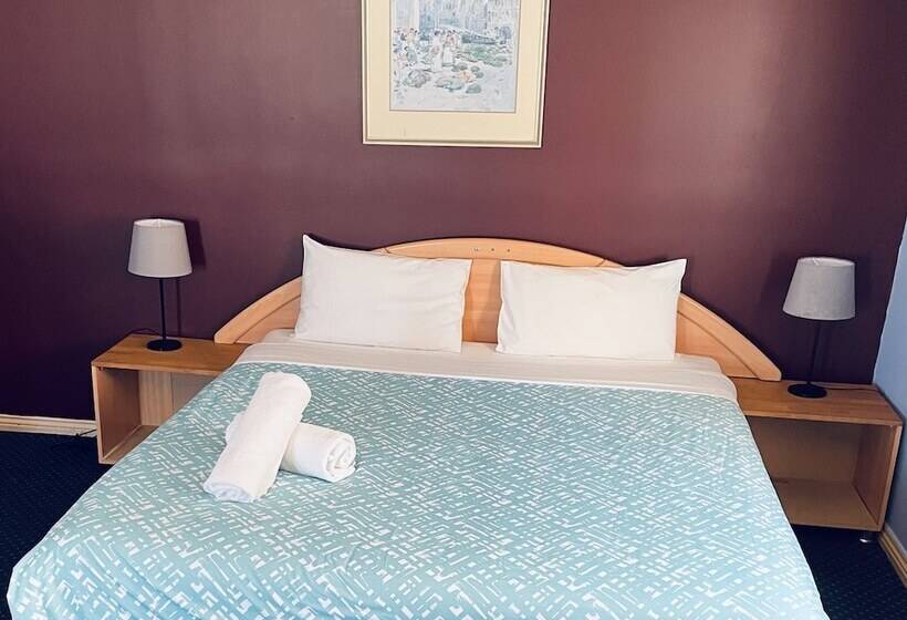 Семейный Номер, City East Motel