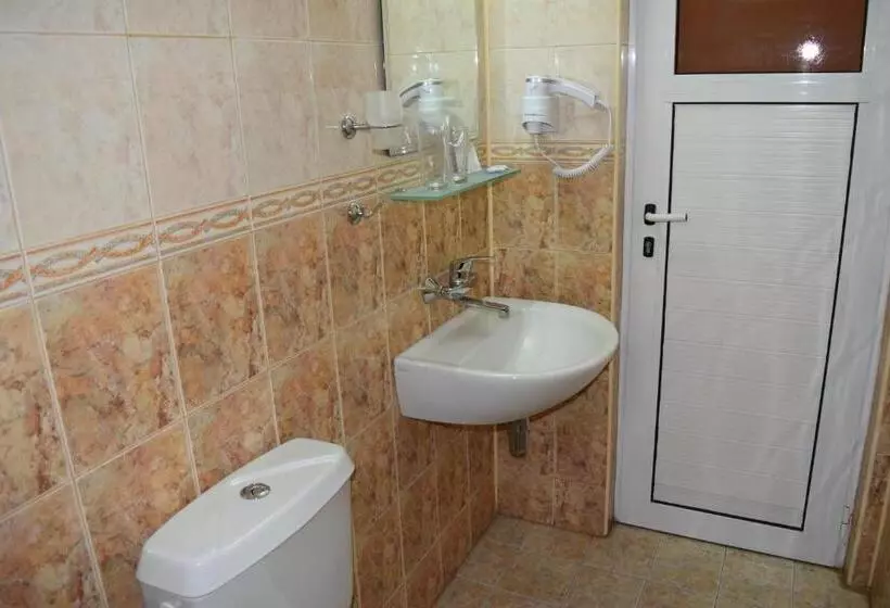 اتاق استاندارد با بالکن, Family Hotel Chris