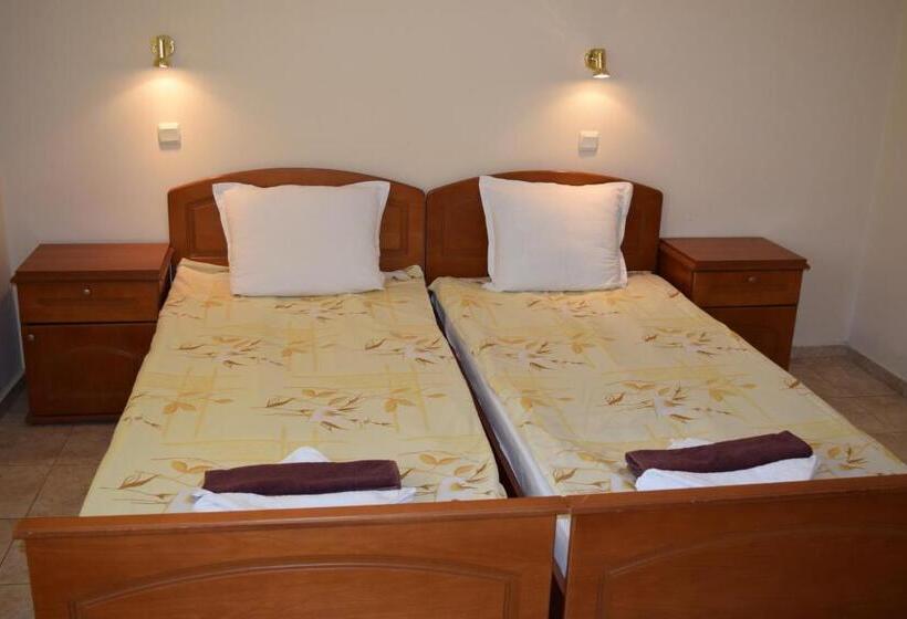 Quarto Estandar com Sacada, Family Hotel Chris