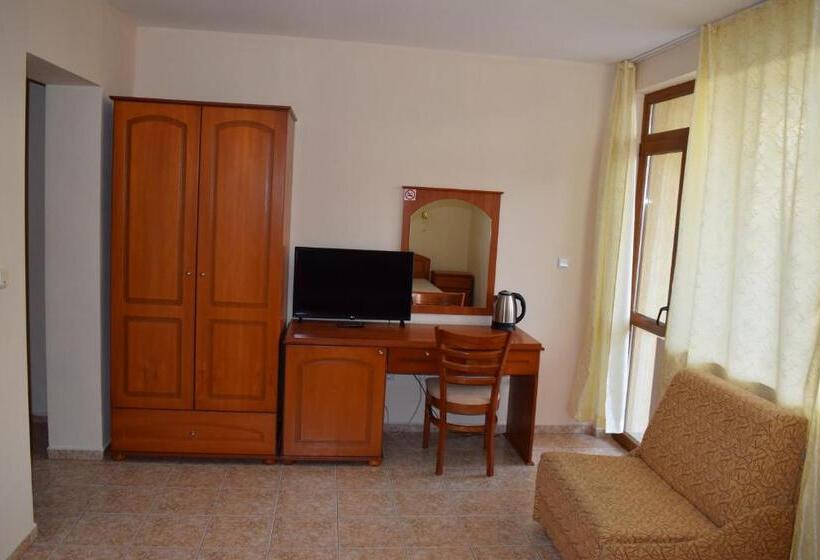 Номер Стандарт с Балконом, Family Hotel Chris