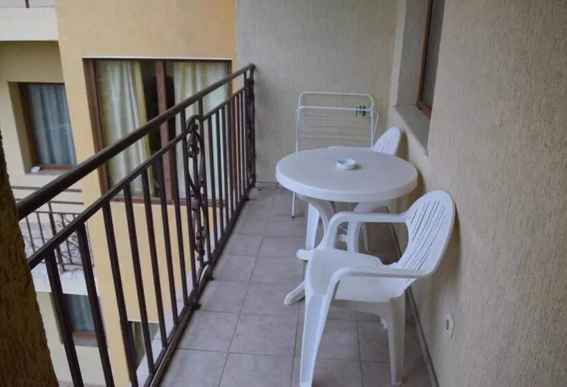 استودیو استاندارد با تخت کینگ, Family Hotel Chris
